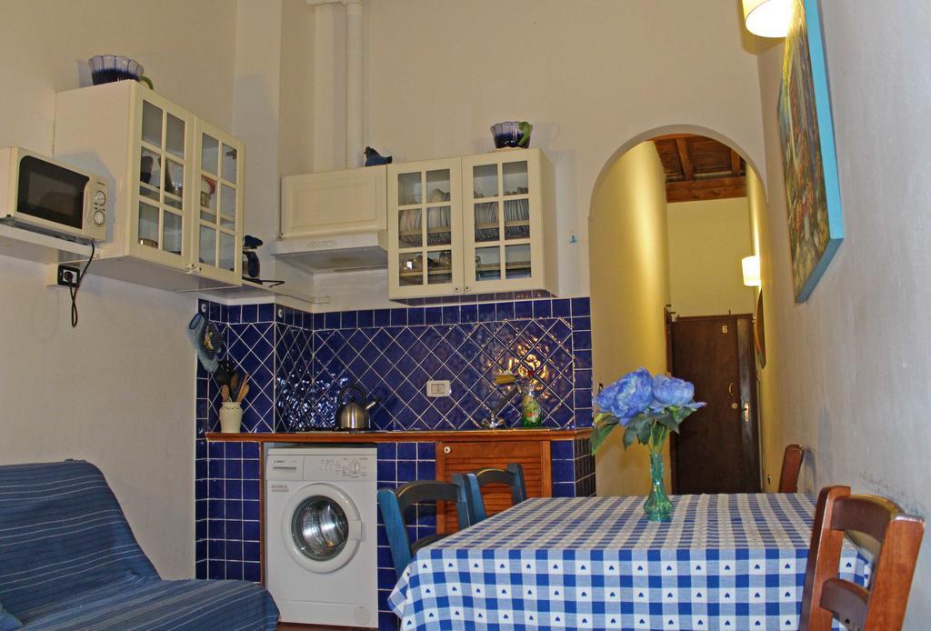Max Studios Florence Room photo