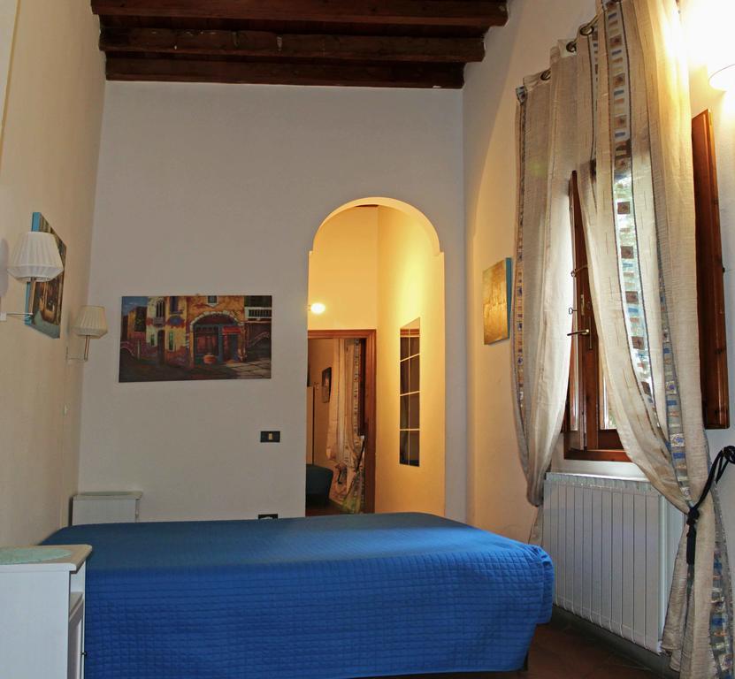 Max Studios Florence Room photo