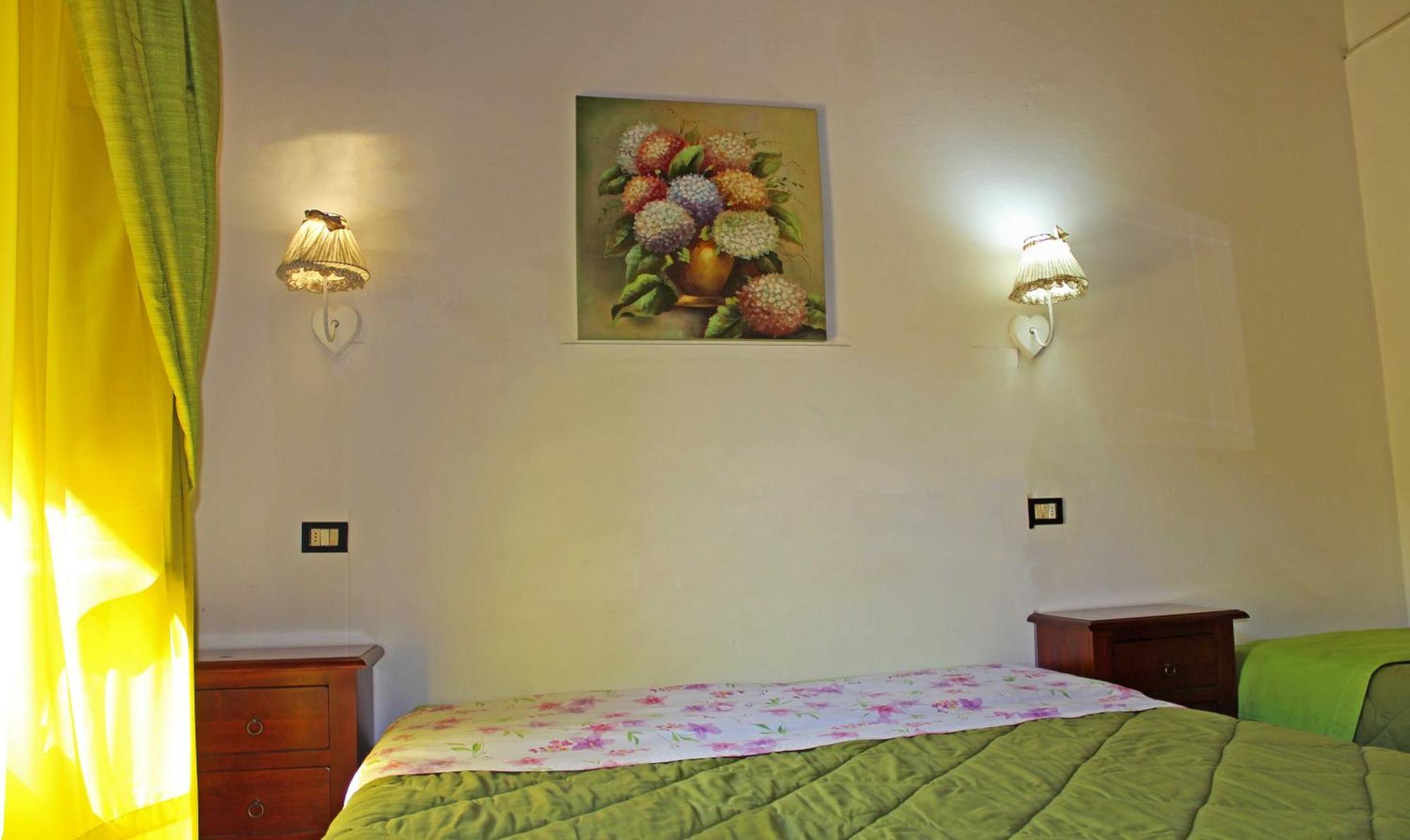 Max Studios Florence Room photo
