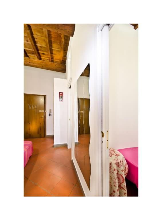 Max Studios Florence Room photo