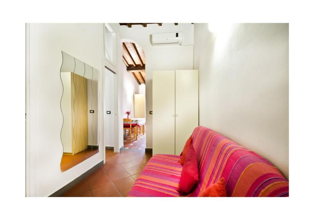 Max Studios Florence Room photo